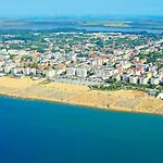 Modern Flat With Lovely Terrace In Apartment Bibione