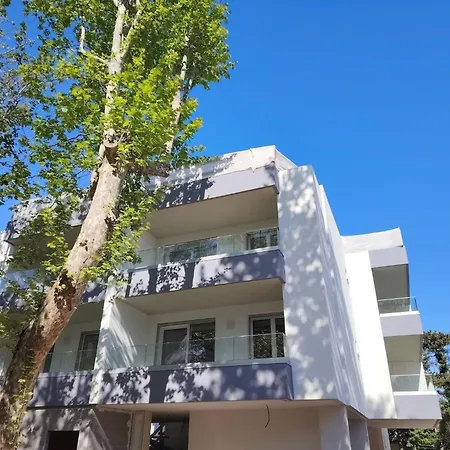 Modern Flat With Lovely Terrace In