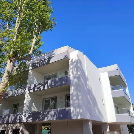 Modern Flat With Lovely Terrace In