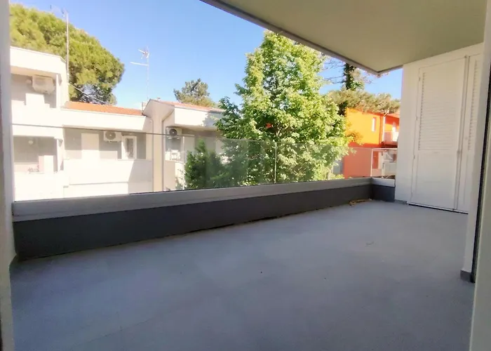 Modern Flat With Lovely Terrace In Apartment